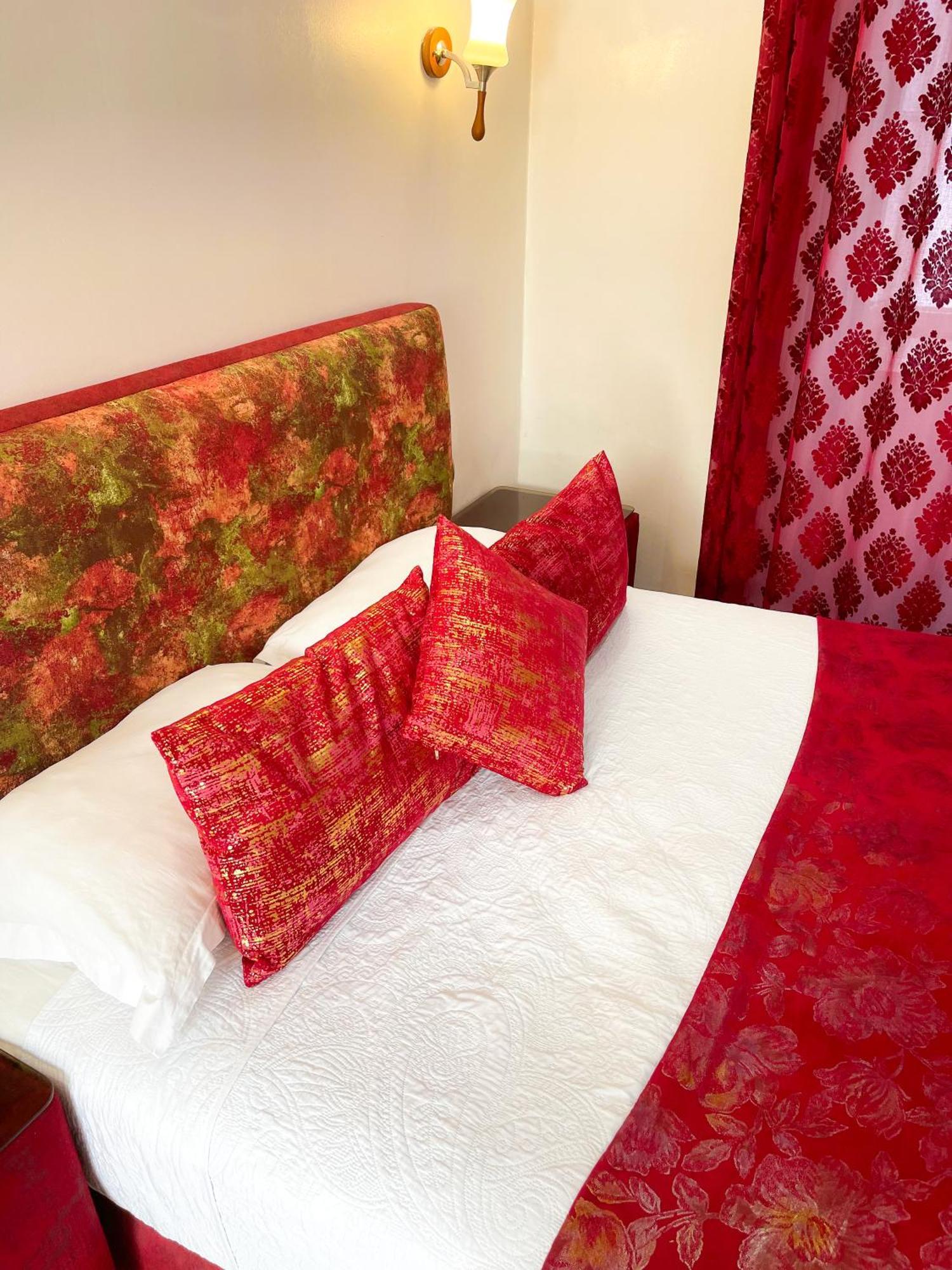 Double Room,1644539164:JPEG